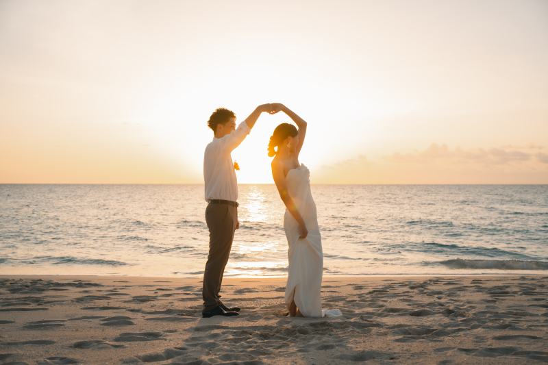 ☆アルバム付☆【青空ビーチ&サンセットフォト】《ドローン動画付&2着目ドレス無料》ヘアチェンジもプレゼント♪