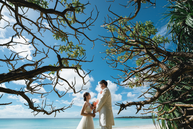 ビーチで2着！&ドローン動画付【春SP】ビーチフォト｜2着目ドレス無料+メイク込<全データ納品+動画>雨天保証※土日追加無料