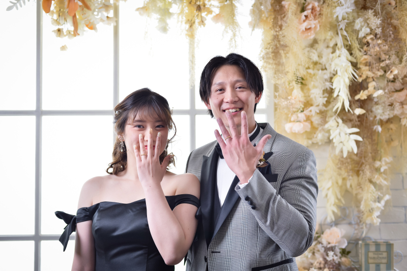 おそろいのリングと笑顔を一枚に