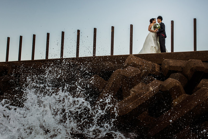 波しぶきに映える永遠の誓い
