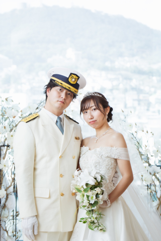 深紅のドレスと、家族に見守られる一日