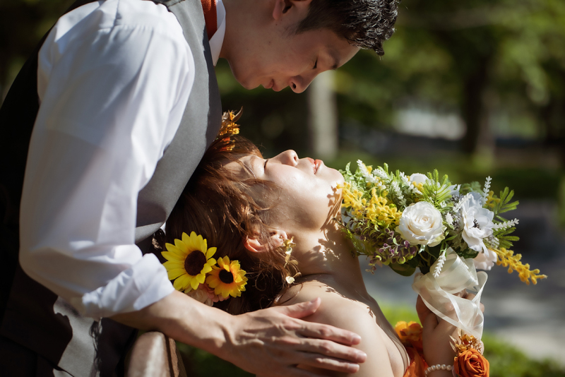 光に包まれて、永遠を誓う瞬間。