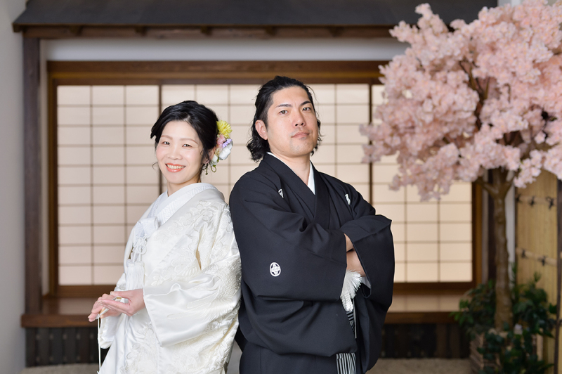 ふたりで歩む未来へ背中を合わせて