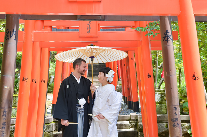 同じ敷地内に玉園稲荷神社もあります。