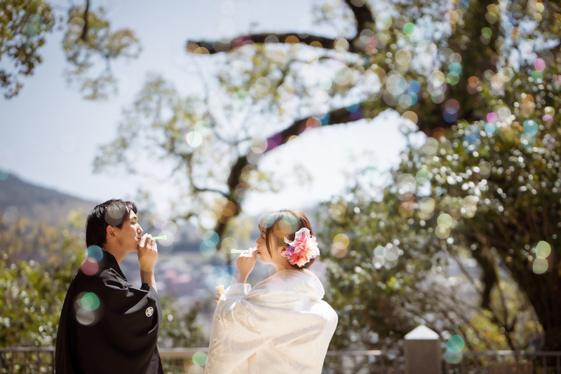 光と笑顔に包まれて