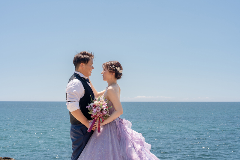 青空と海が祝福する誓い