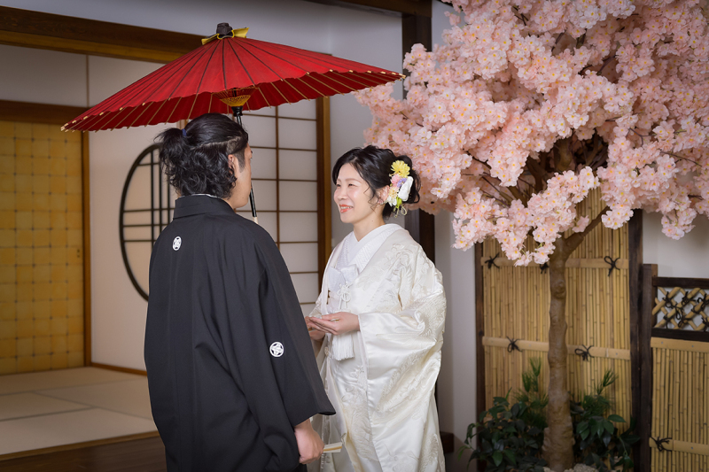 和傘の下で交わす視線に想いを込めて