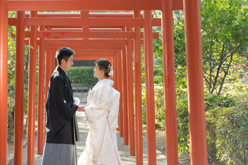 赤い鳥居に願いを込めて