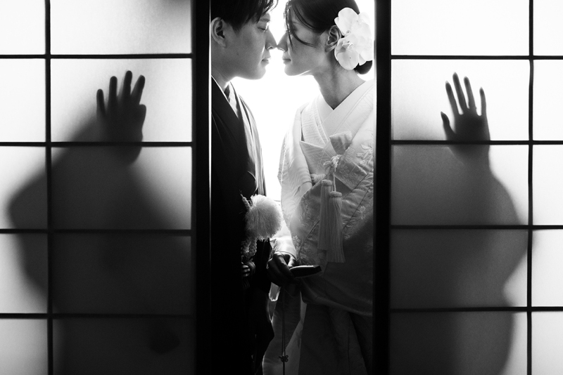 光と影が描く愛のシルエット