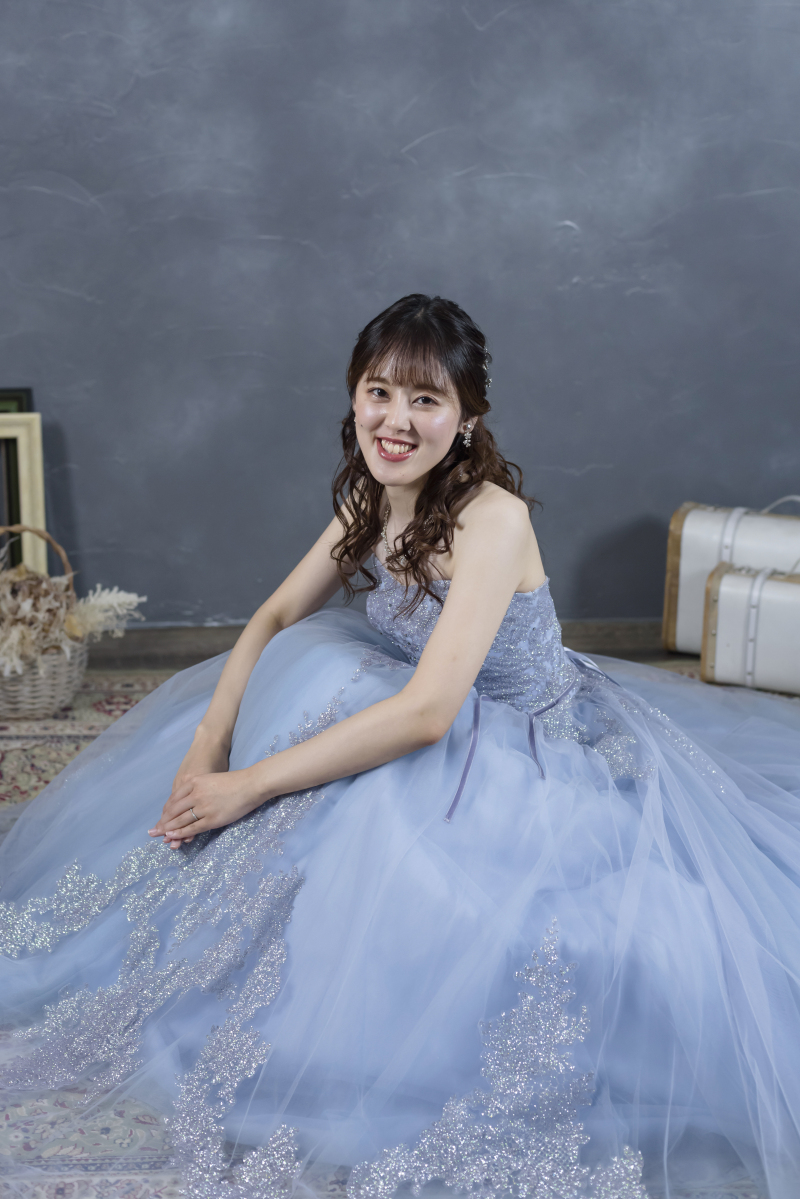 ブルードレスに、ときめく笑顔