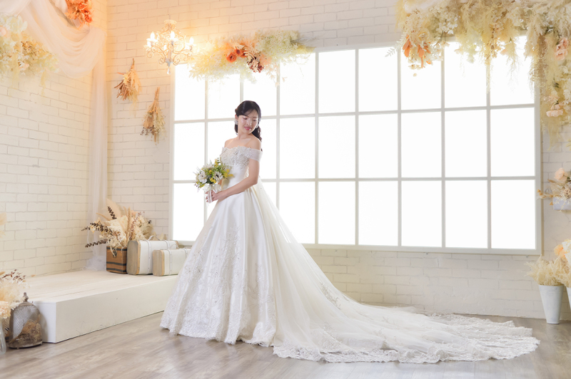 光に包まれた花嫁の美しさ