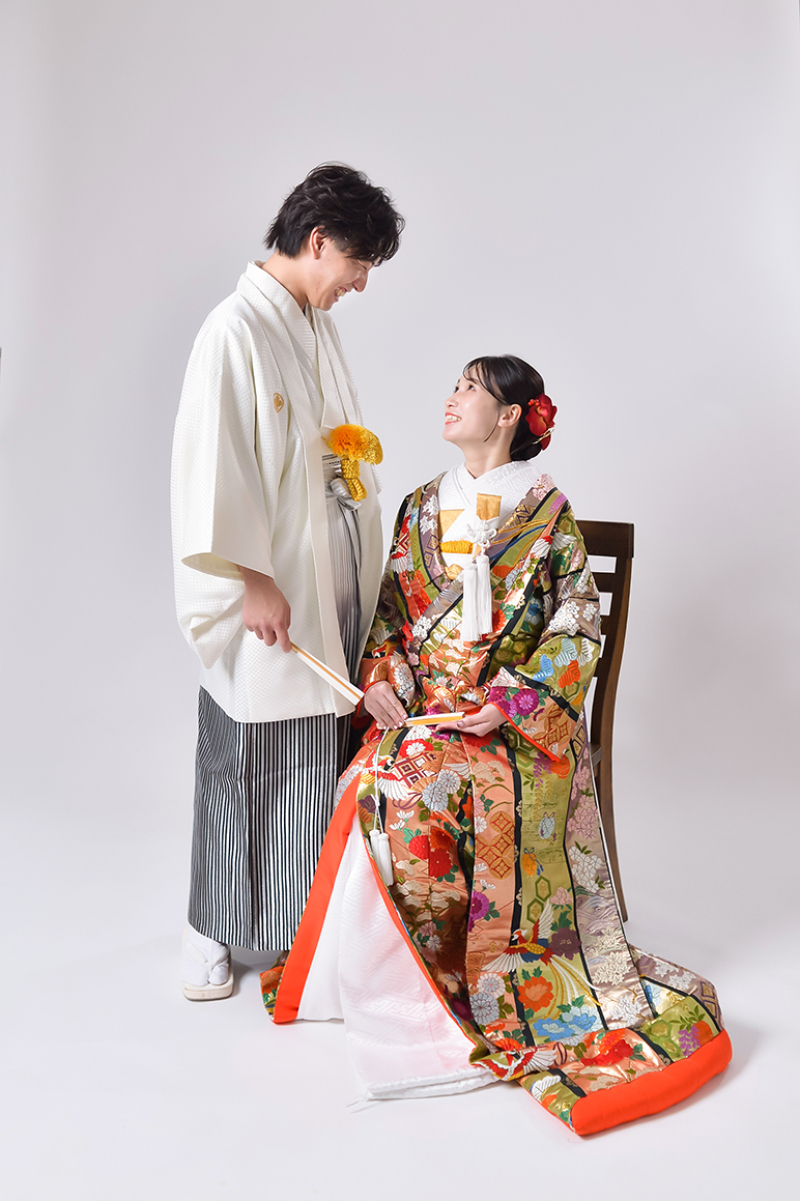 見つめ合う笑顔に誓いを込めて