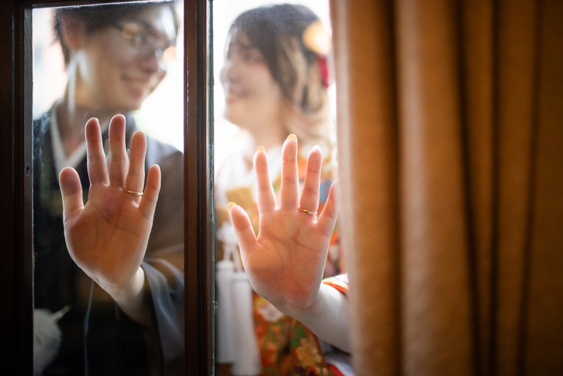 心は、ガラスを越えてひとつに