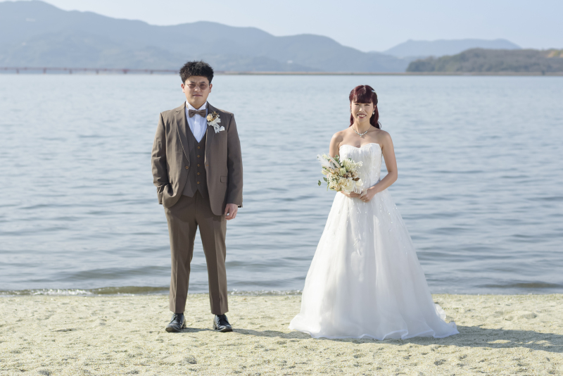 海辺で残すフォーマルショット