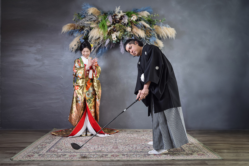 緊張のアドレスも和装で!