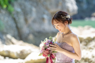 花嫁の微笑みと彩り