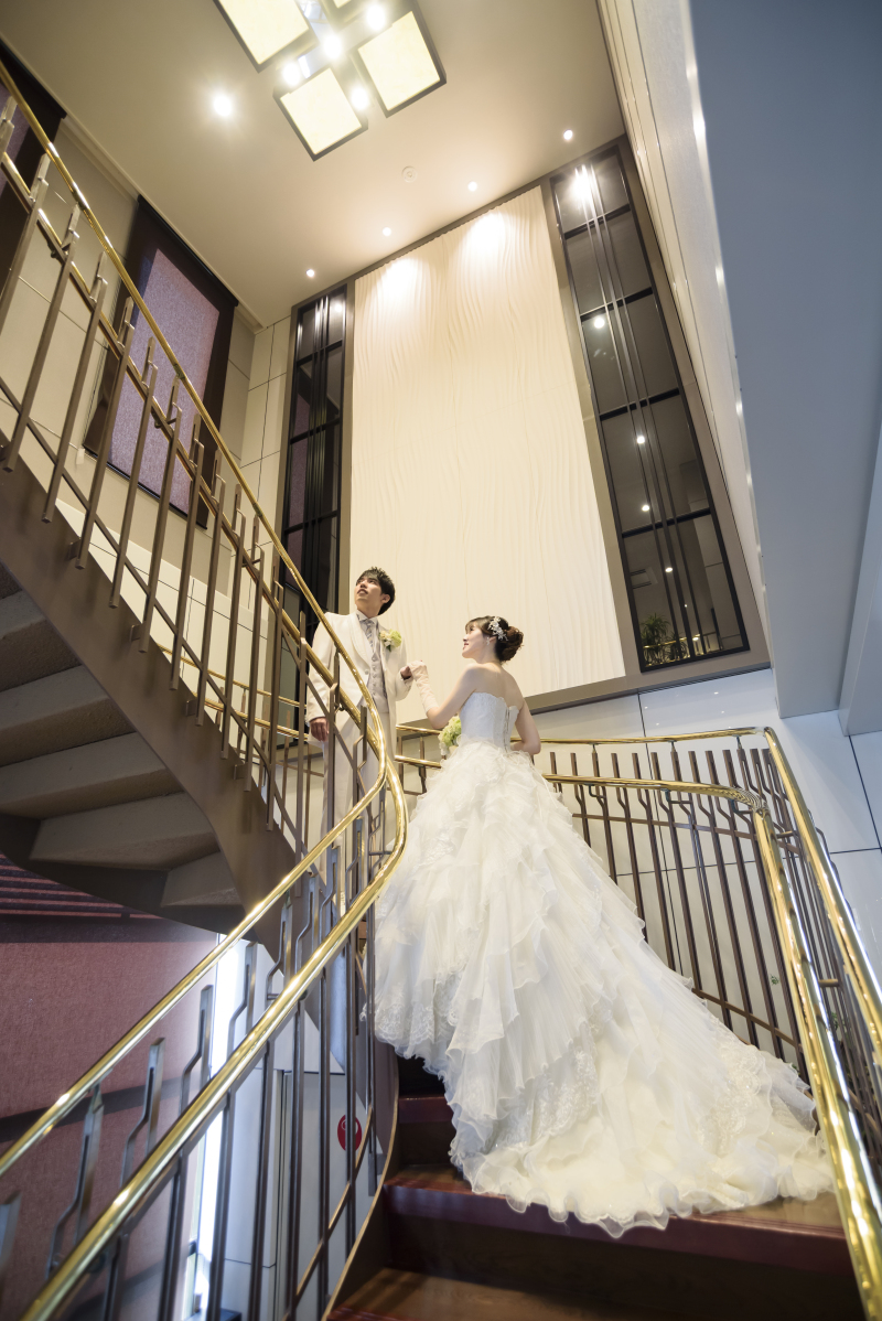 階段に映える、特別な一枚