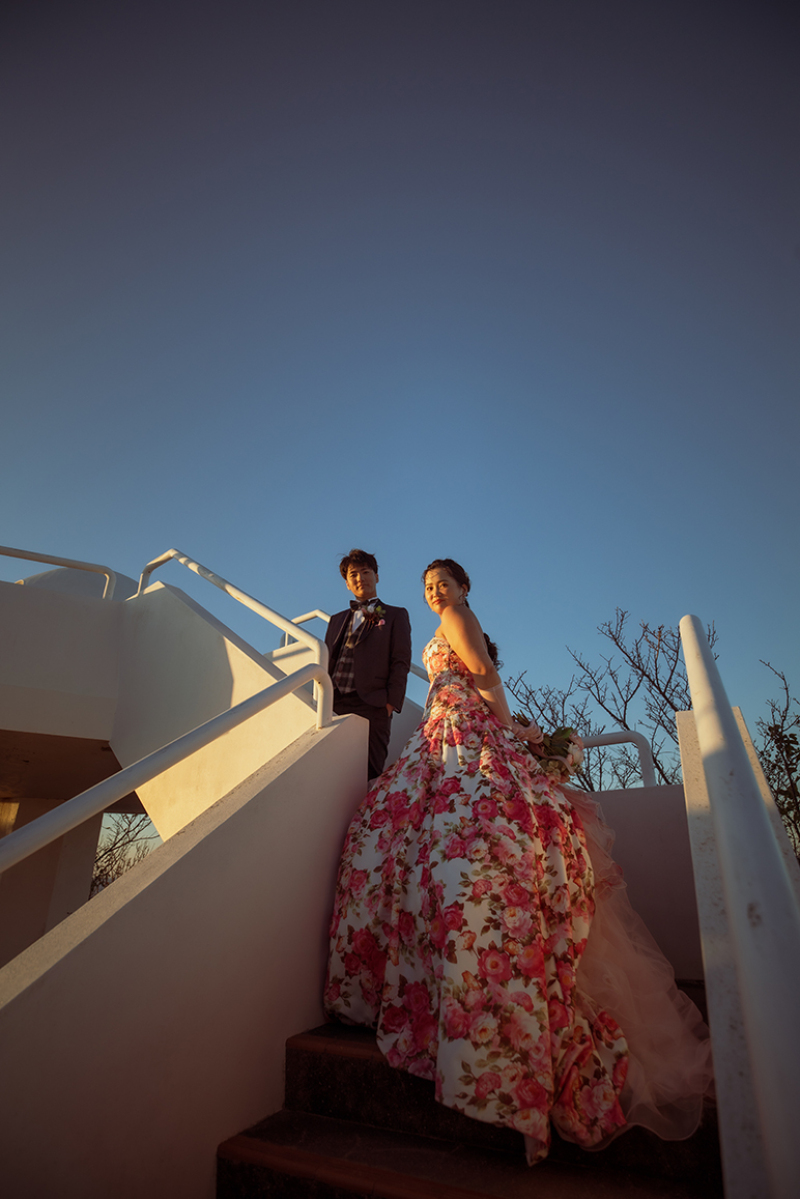 夕暮れに染まる愛の階段