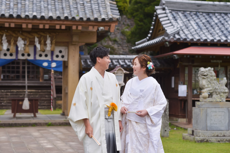 神社で交わす、いつもの笑顔