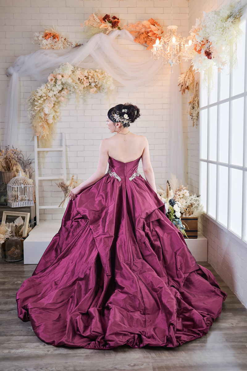 背中で魅せるエレガンス