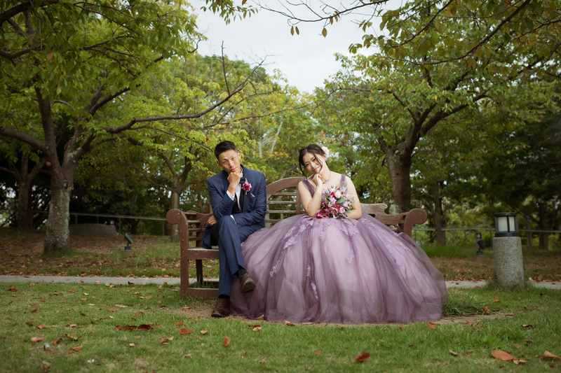 ベンチで奏でる二人の愛