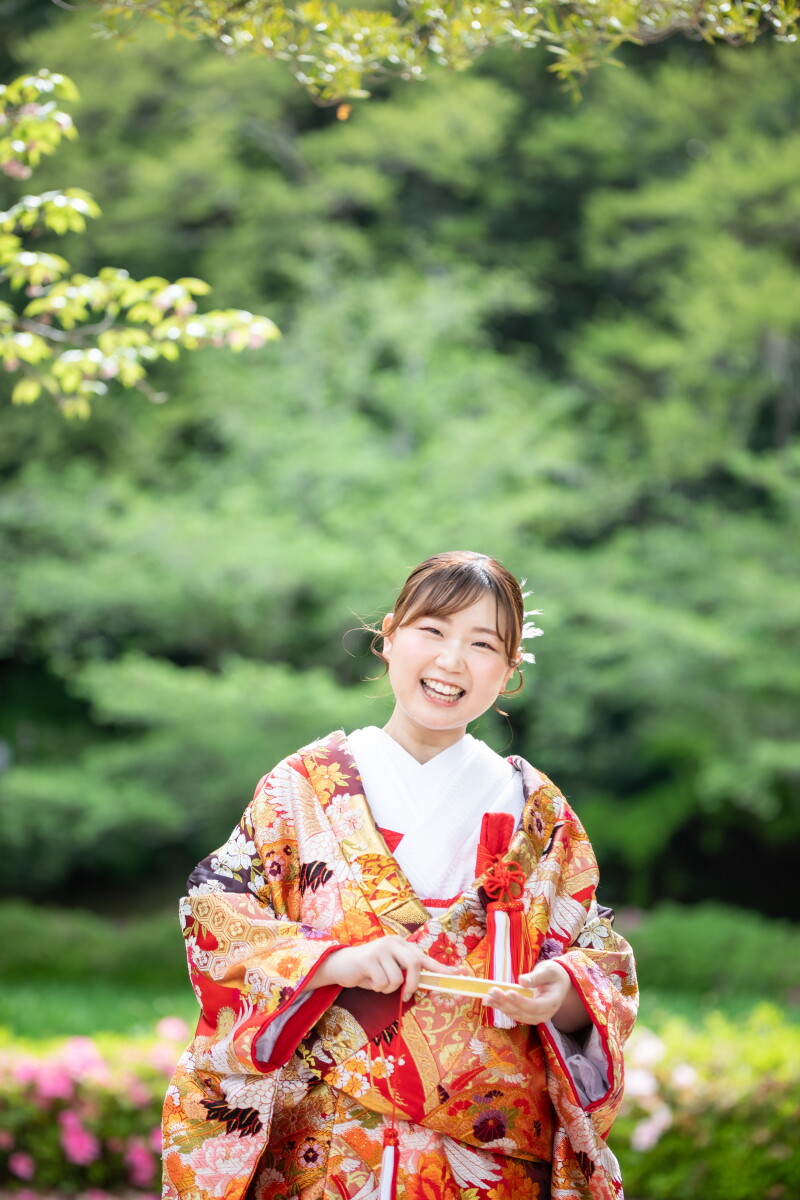 新緑の中で輝く笑顔