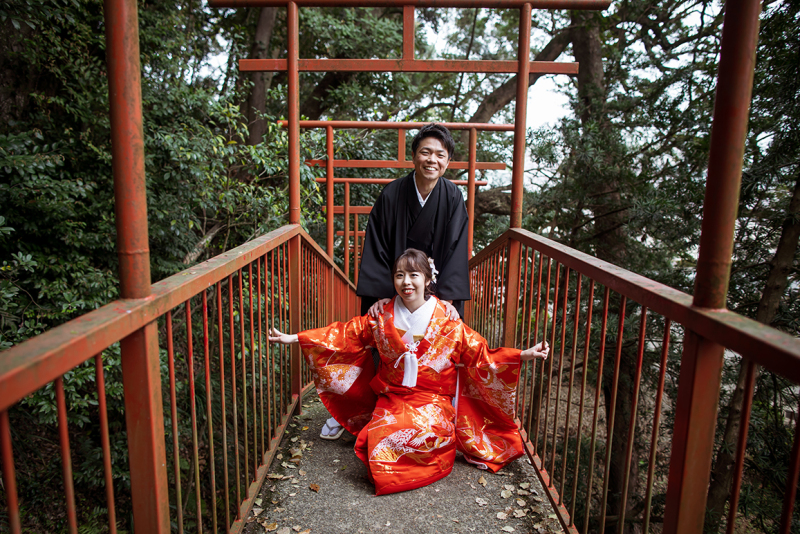 笑顔が咲いた鳥居の道