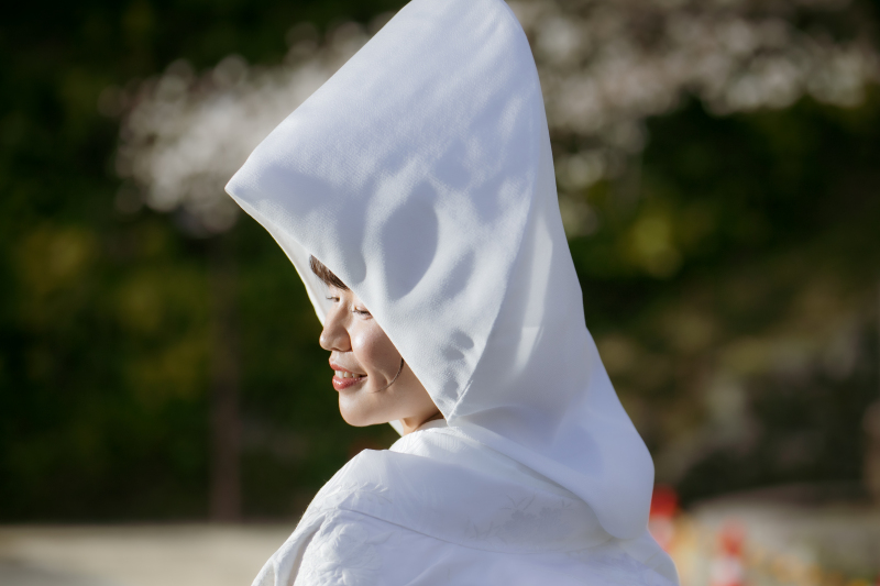 やさしく微笑む、その横顔