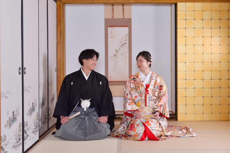 見つめ合う笑顔に、和やかな幸せをのせて