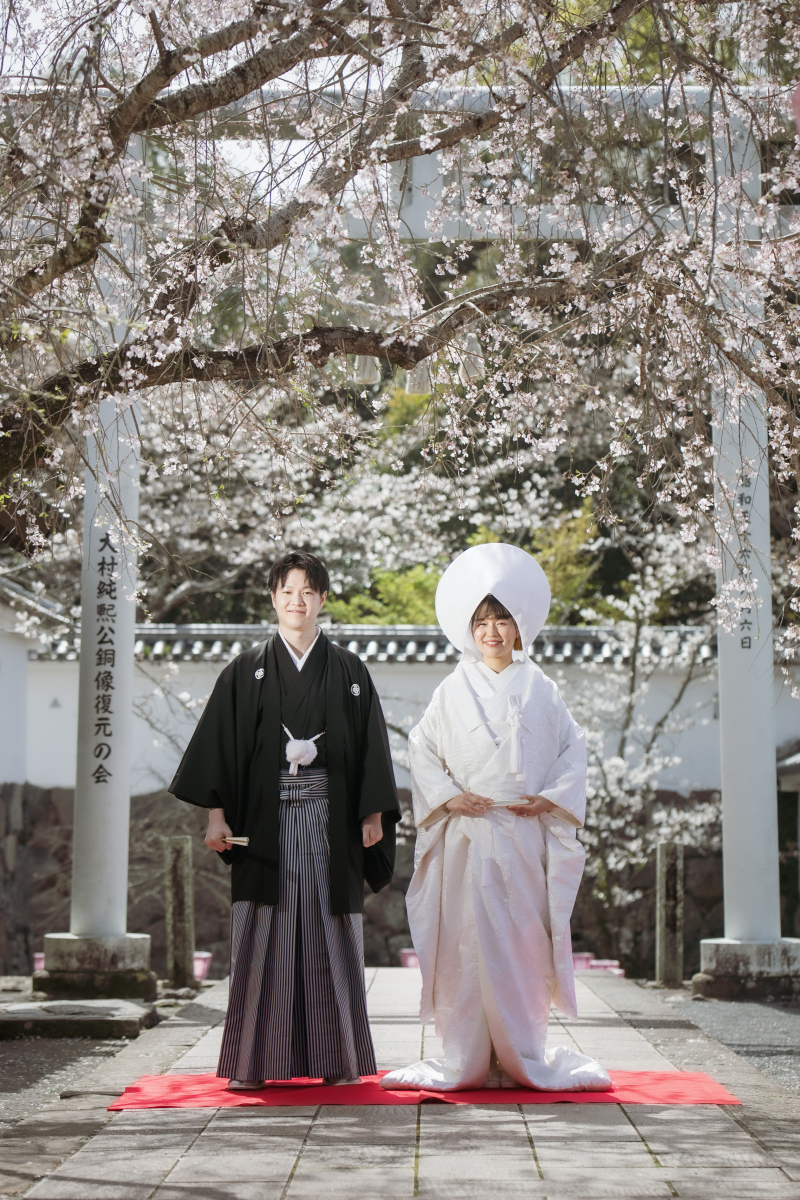 桜に祝福される、ふたりの門出