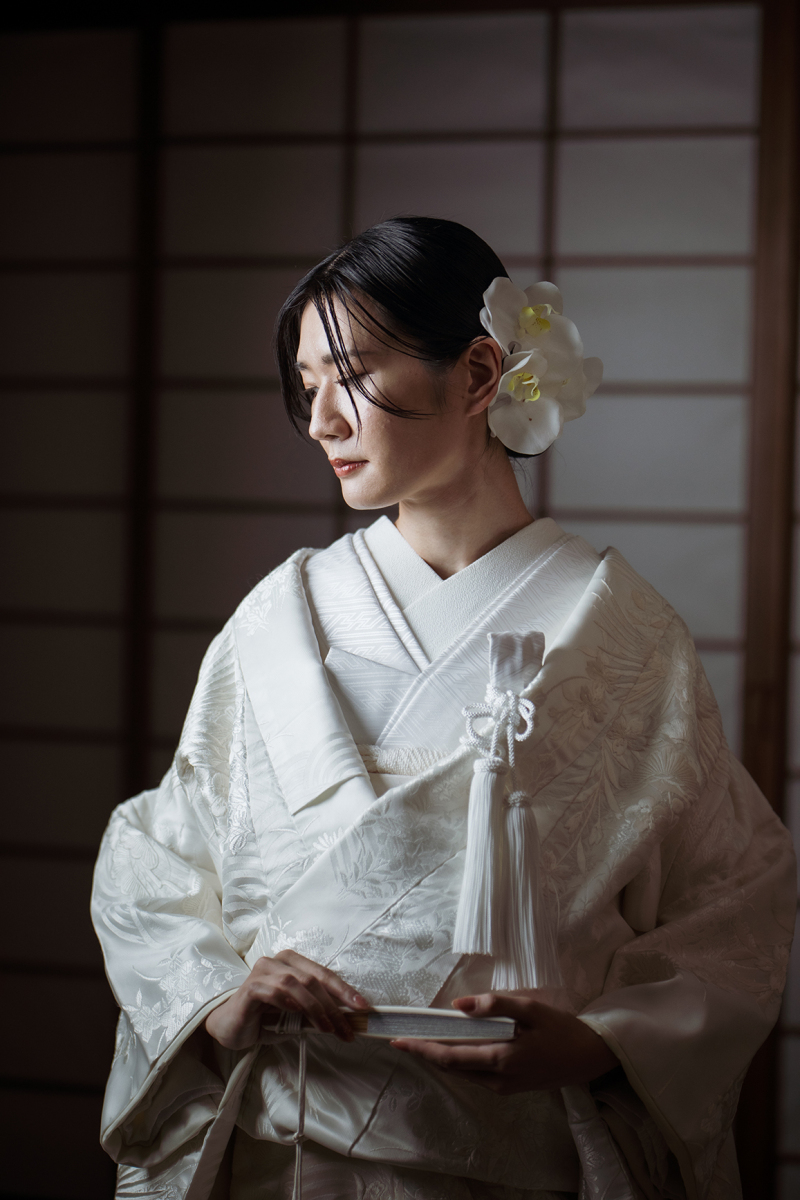 静寂に包まれる白無垢の美