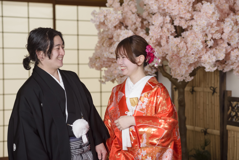 桜に包まれて、笑顔あふれる和装フォト