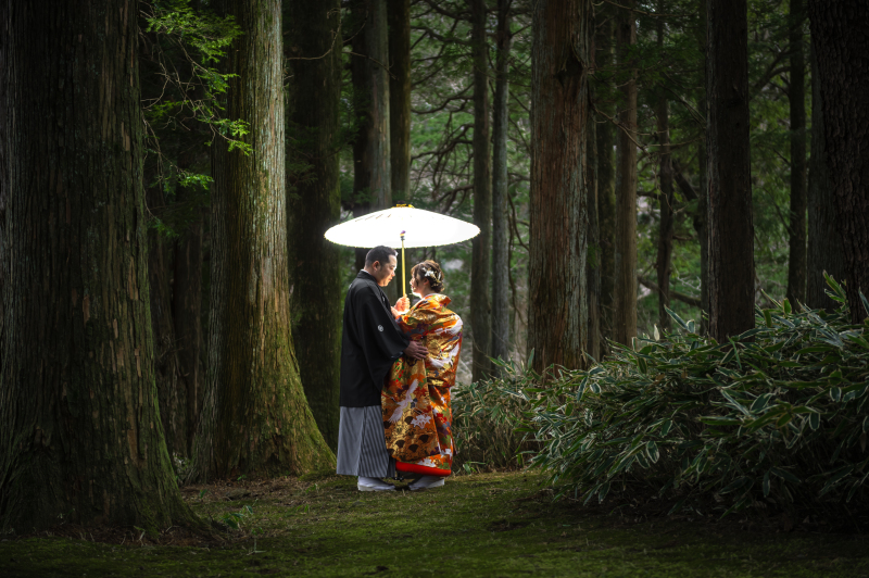 御用邸の庭園内で
