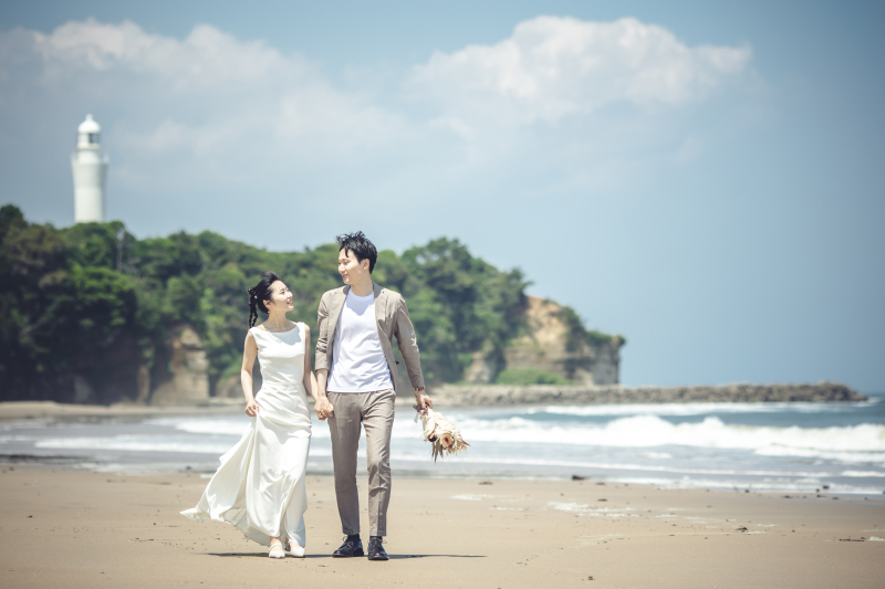 広い砂浜で撮影を