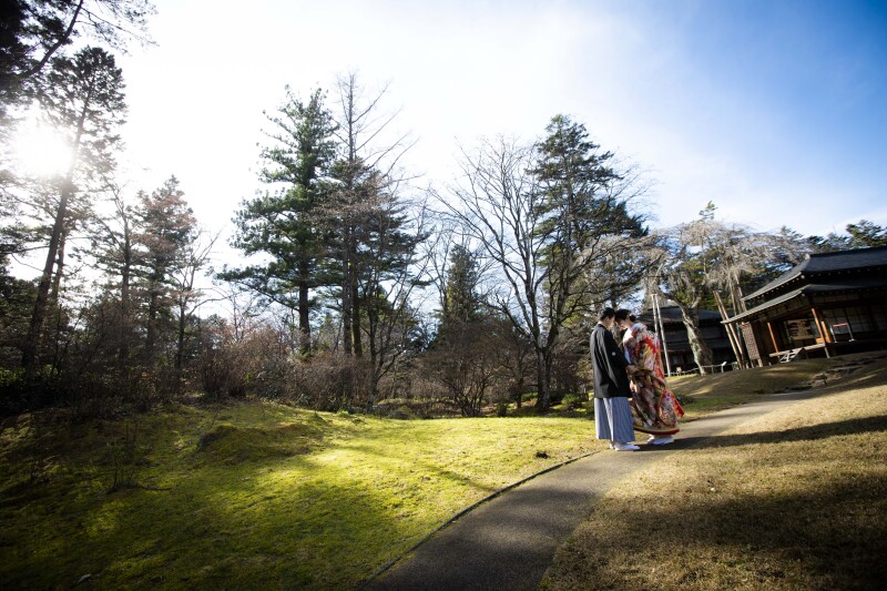 庭園内をゆっくりと周りながら