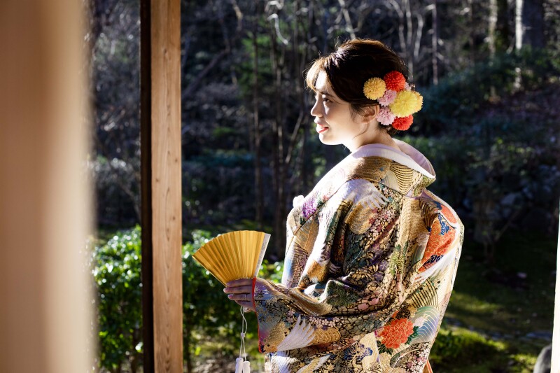 煌びやかな打掛へお召替えです