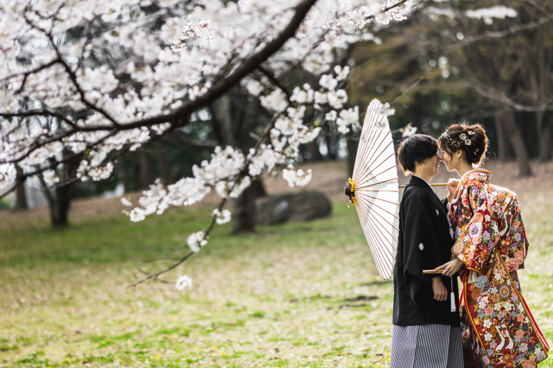 桜の木の下で…