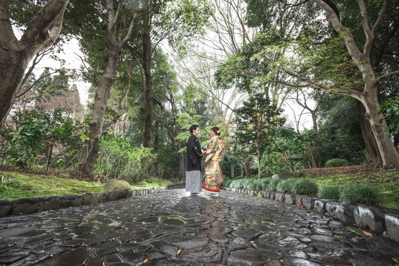 雨に濡れた石畳…