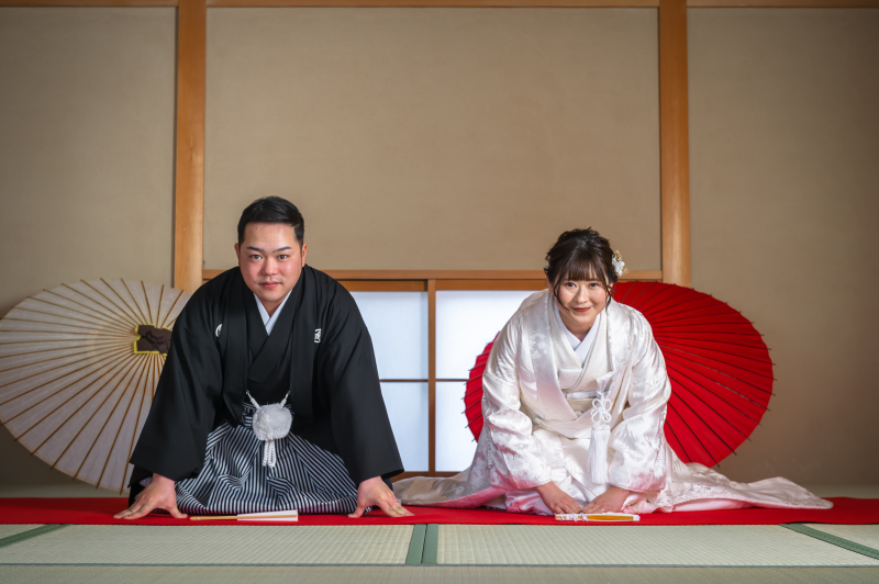 正座の写真はウエルカムボードの定番ポーズ