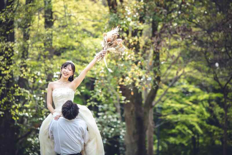 洋装１着プラン♡お好きなドレスが選べます　新緑の中で撮影