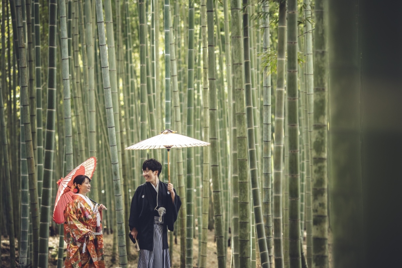 ロケ2ヶ所（掬翠苑と若竹の杜）とスタジオで撮影する特別プラン♪衣裳2着（差額無し）・美容・撮影データ200カット付き