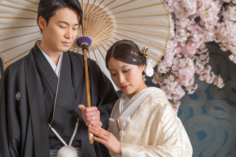 目線を外して...