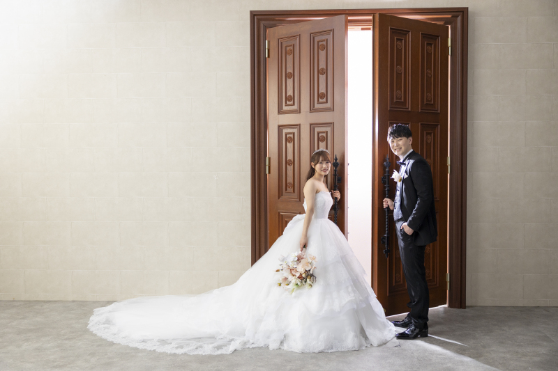 ドレスの後ろ姿をいかして