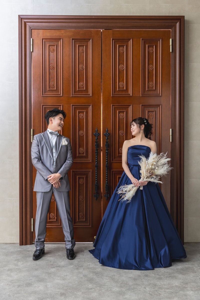 大聖堂の扉の前で