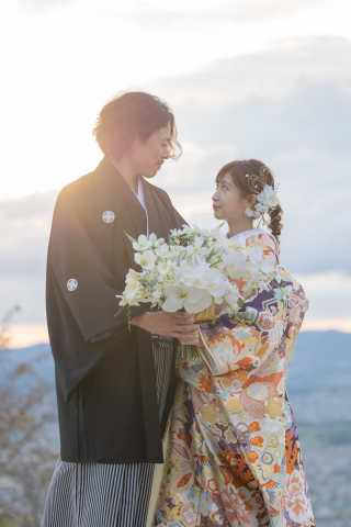 奈良公園　ロケーション夕方ならではの光の差し込みをふんわり仕上げたお写真です♪お二人の世界をよりお伝えできるショットとなりました！