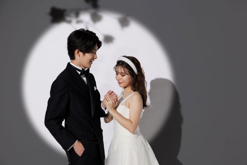 洋装2着スタジオ撮影プラン 撮影300カット+納品データ50カット/レタッチ&美肌補正付き