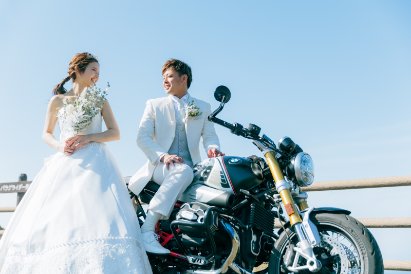 愛車のバイクと共に