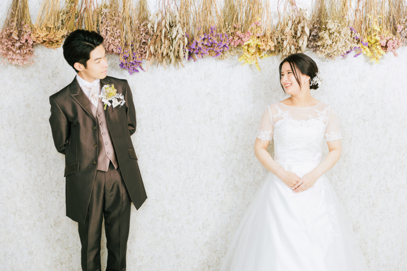 ドライフラワーを背景に