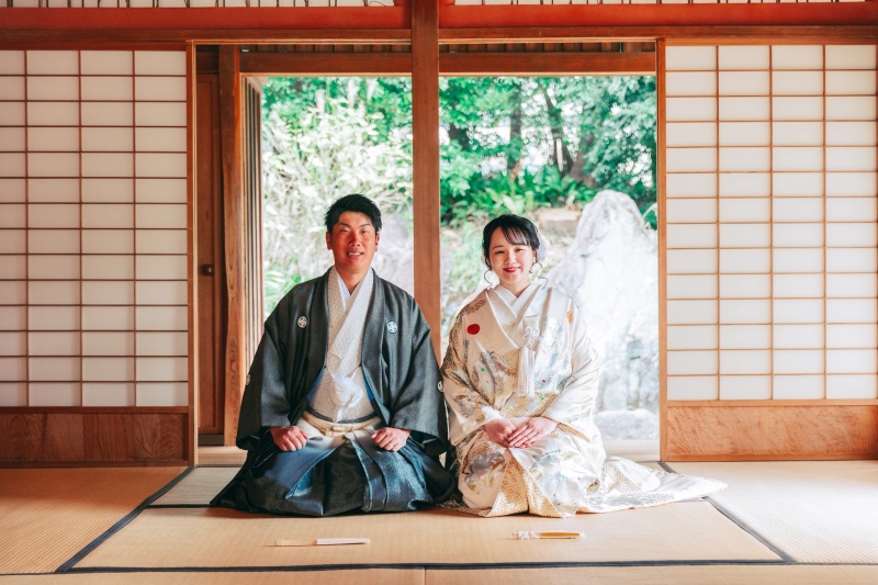 厳かな和室で、凛とした美しい佇まい