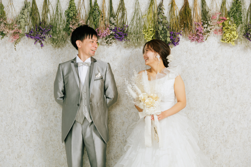 ドライフラワーを背景に